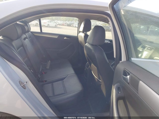 3VWB67AJ8HM328828 Volkswagen Jetta 1.4t Se