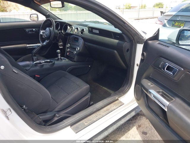 1FA6P8AMXH5272582 Ford Mustang V6