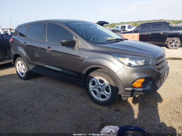 45587721 :رقم المزاد ، 1FMCU0F76JUC89333 vin ، 2018 Ford Escape S مزاد بيع