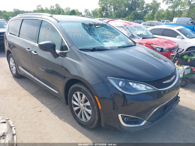 Продажа на аукционе авто 2018 Chrysler Pacifica Touring L, vin: 2C4RC1BG5JR100682, номер лота: 45587731