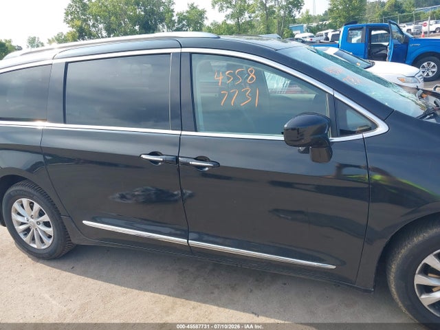 Продажа на аукционе авто 2018 Chrysler Pacifica Touring L, vin: 2C4RC1BG5JR100682, номер лота: 45587731