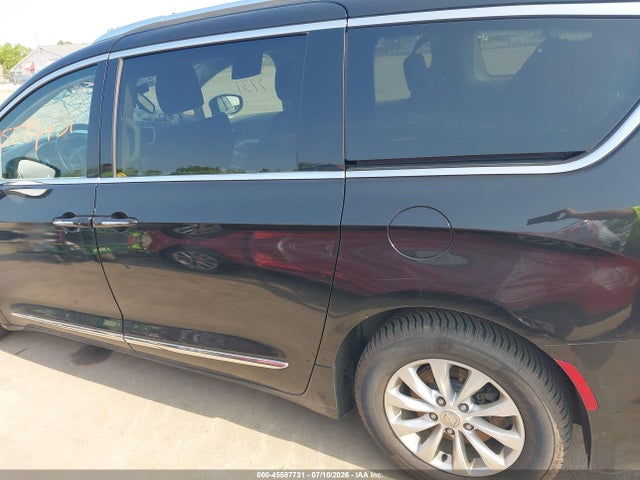 Продажа на аукционе авто 2018 Chrysler Pacifica Touring L, vin: 2C4RC1BG5JR100682, номер лота: 45587731