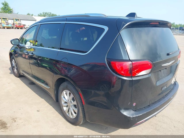 Продажа на аукционе авто 2018 Chrysler Pacifica Touring L, vin: 2C4RC1BG5JR100682, номер лота: 45587731