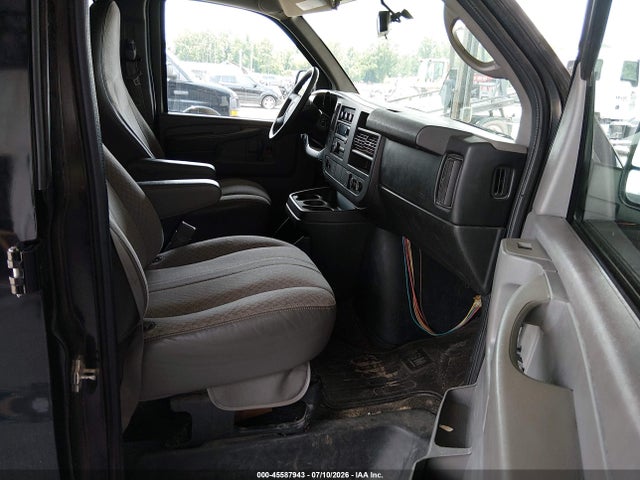 45587943 :رقم المزاد ، 1GNWGPFG3F1268733 vin ، 2015 Chevrolet Express 2500 Ls مزاد بيع