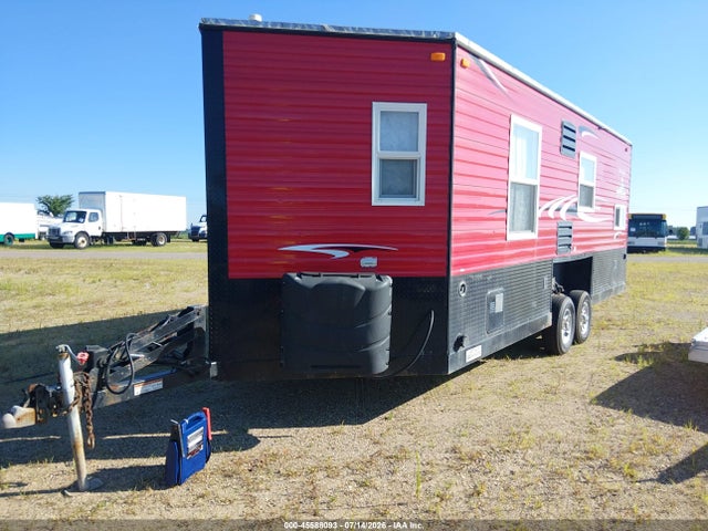 Ice Castle Fish House 2018 5TJBE2525JM022706 Image 2