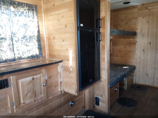Ice Castle Fish House 2018 5TJBE2525JM022706 Image 12
