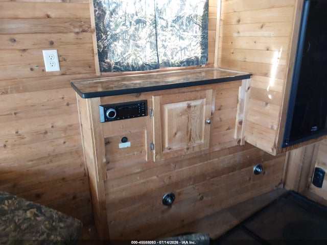 Ice Castle Fish House 2018 5TJBE2525JM022706 Image 13