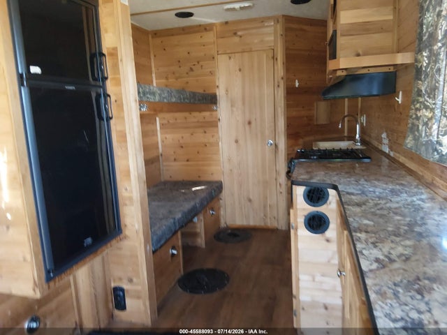Ice Castle Fish House 2018 5TJBE2525JM022706 Image 5