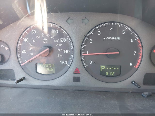 2002 Volvo V70 Xc მანქანა იყიდება აუქციონზე, vin: YV1SZ58D121076031, აუქციონის ნომერი: 45588409