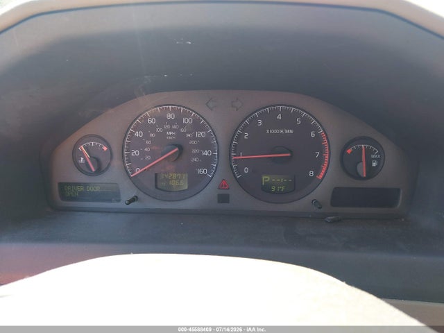 2002 Volvo V70 Xc მანქანა იყიდება აუქციონზე, vin: YV1SZ58D121076031, აუქციონის ნომერი: 45588409