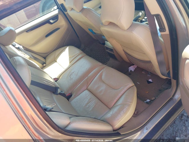 2002 Volvo V70 Xc მანქანა იყიდება აუქციონზე, vin: YV1SZ58D121076031, აუქციონის ნომერი: 45588409