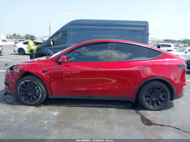 Tesla Model Y 2024 7SAYGDED6RF155977 Image 13
