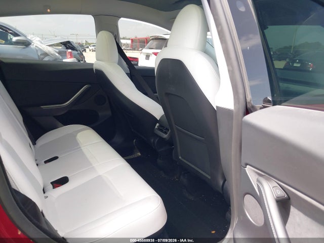 Tesla Model Y 2024 7SAYGDED6RF155977 Image 8