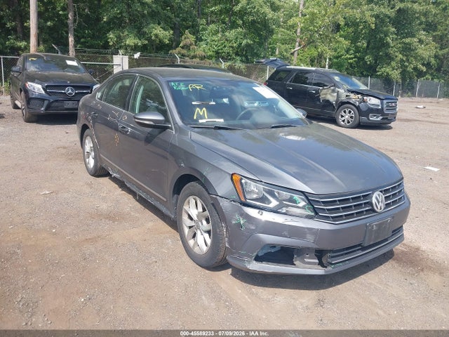 2017 Volkswagen Passat 1.8t S მანქანა იყიდება აუქციონზე, vin: 1VWAT7A39HC048388, აუქციონის ნომერი: 45589233