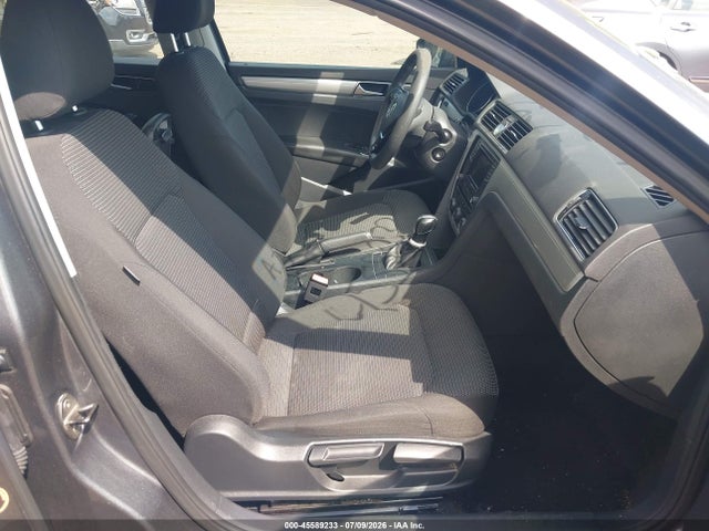 45589233 :رقم المزاد ، 1VWAT7A39HC048388 vin ، 2017 Volkswagen Passat 1.8t S مزاد بيع