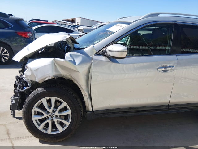 45589364 :رقم المزاد ، 5N1AT2MV6JC712179 vin ، 2018 Nissan Rogue Sv مزاد بيع
