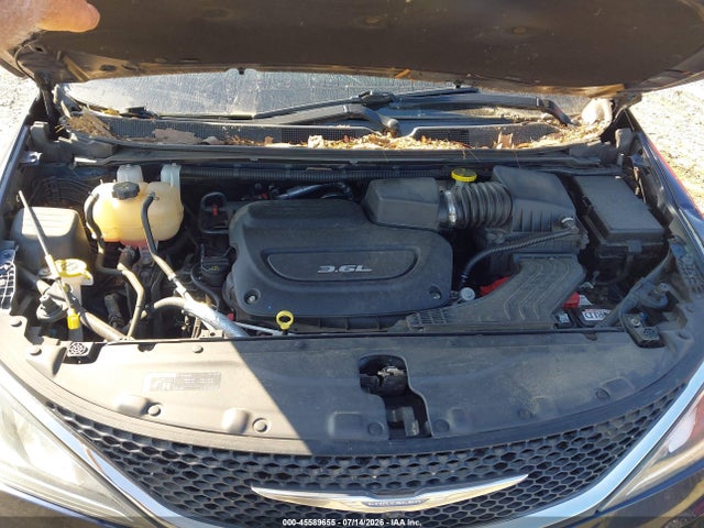 Auction sale of the 2018 Chrysler Pacifica Touring L, vin: 2C4RC1BGXJR123567, lot number: 45589655