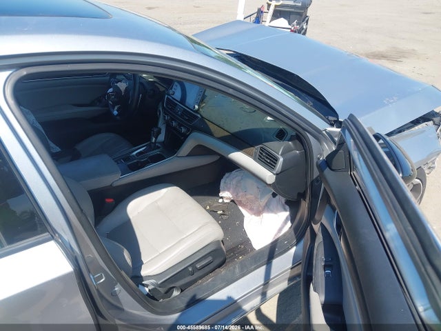 45589685 :رقم المزاد ، 1HGCV1F91JA142350 vin ، 2018 Honda Accord Touring مزاد بيع