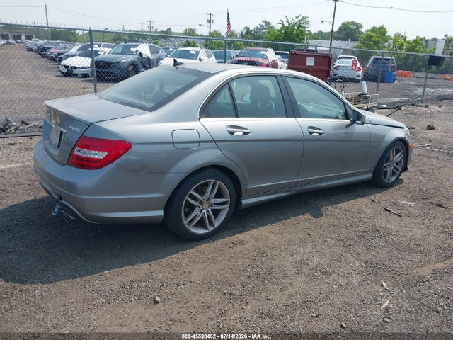 Продаж на аукціоні авто 2012 Mercedes-benz C 300 Sport 4matic, vin: WDDGF8BB8CR208000, номер лоту: 45590452
