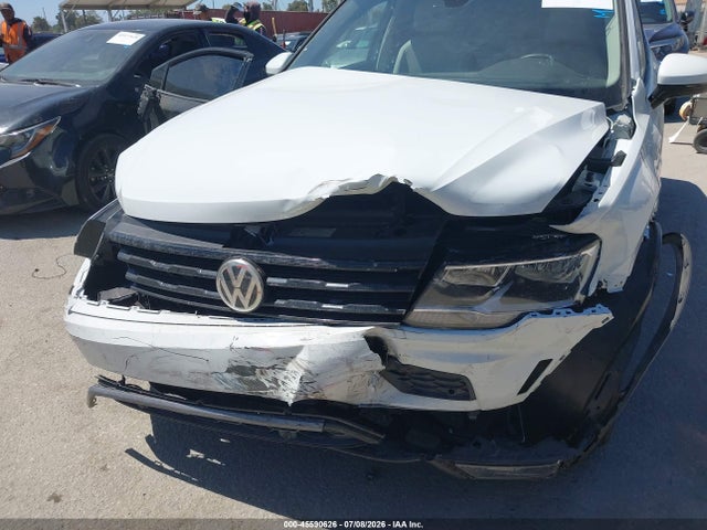 3VV3B7AX8LM003579 Volkswagen Tiguan 2.0t Se/2.0t Se R-line Black/2.0t Sel