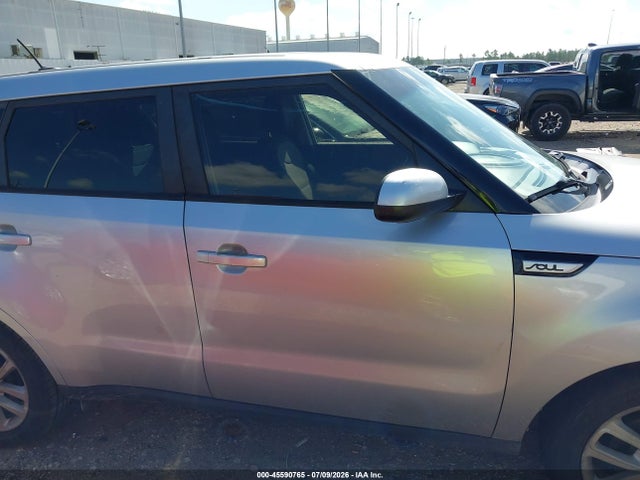 45590765 :رقم المزاد ، KNDJP3A53J7519726 vin ، 2018 Kia Soul + مزاد بيع
