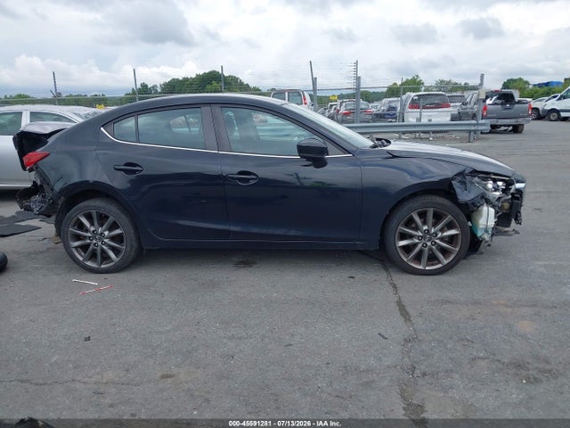 45591281 :رقم المزاد ، 3MZBN1V32JM261581 vin ، 2018 Mazda Mazda3 Touring مزاد بيع