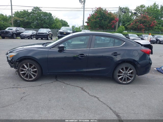 45591281 :رقم المزاد ، 3MZBN1V32JM261581 vin ، 2018 Mazda Mazda3 Touring مزاد بيع