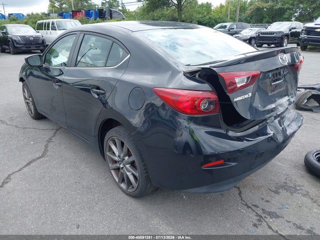 45591281 :رقم المزاد ، 3MZBN1V32JM261581 vin ، 2018 Mazda Mazda3 Touring مزاد بيع