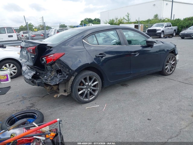 45591281 :رقم المزاد ، 3MZBN1V32JM261581 vin ، 2018 Mazda Mazda3 Touring مزاد بيع