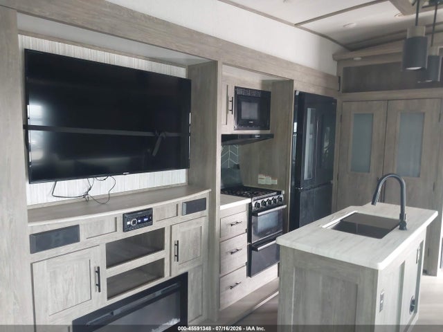 45591348 :رقم المزاد ، 4X4FWBN2XNV707562 vin ، 2022 Forest River Wildwood 369bl مزاد بيع