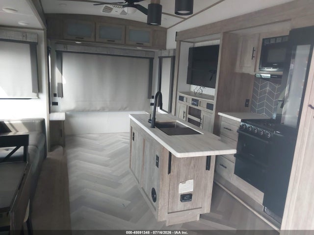 45591348 :رقم المزاد ، 4X4FWBN2XNV707562 vin ، 2022 Forest River Wildwood 369bl مزاد بيع