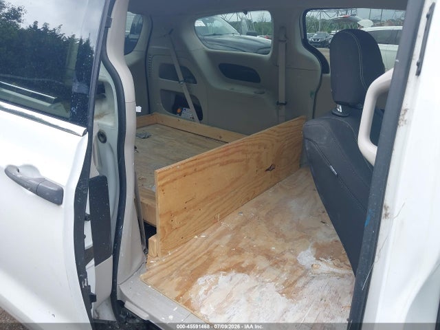 Chrysler Voyager L 2020 2C4RC1AG4LR193201 Image 8