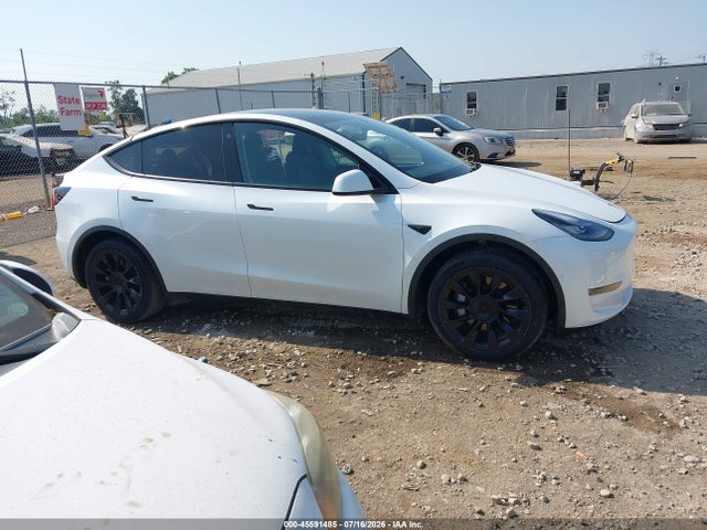 Продаж на аукціоні авто 2021 Tesla Model Y Standard Range Rear-wheel Drive, vin: 5YJYGDED2MF105910, номер лоту: 45591485