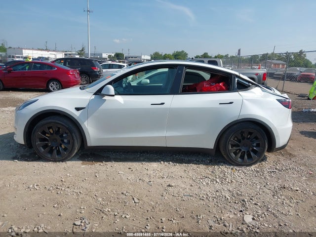 Продаж на аукціоні авто 2021 Tesla Model Y Standard Range Rear-wheel Drive, vin: 5YJYGDED2MF105910, номер лоту: 45591485