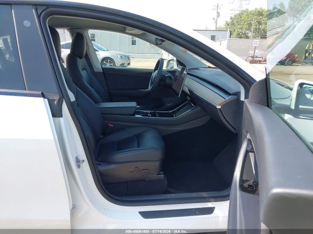 Продажа на аукционе авто 2021 Tesla Model Y Standard Range Rear-wheel Drive, vin: 5YJYGDED2MF105910, номер лота: 45591485