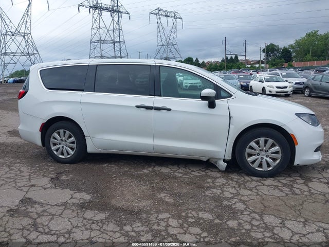 Chrysler Voyager L 2020 2C4RC1AG2LR193200 Image 13
