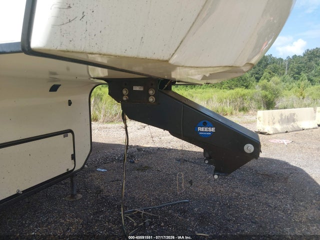 45591551 :رقم المزاد ، 1UJCJ0BV5J1LL0456 vin ، 2018 Jayco 377 Rlbh مزاد بيع
