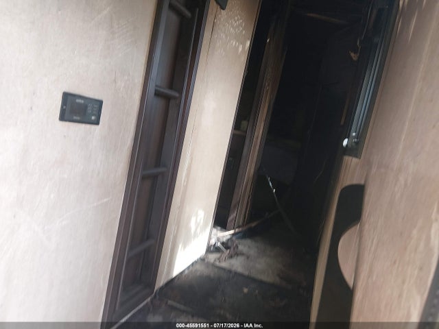 45591551 :رقم المزاد ، 1UJCJ0BV5J1LL0456 vin ، 2018 Jayco 377 Rlbh مزاد بيع