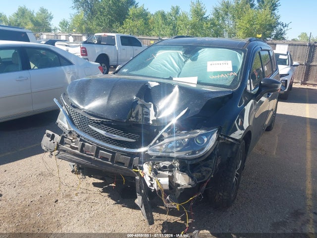 Продаж на аукціоні авто 2017 Chrysler Pacifica Touring-l, vin: 2C4RC1BG4HR633729, номер лоту: 45591591