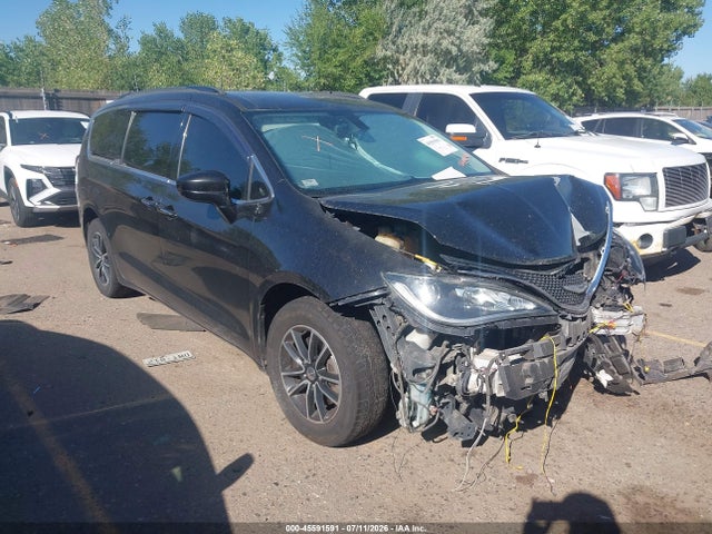 Продаж на аукціоні авто 2017 Chrysler Pacifica Touring-l, vin: 2C4RC1BG4HR633729, номер лоту: 45591591
