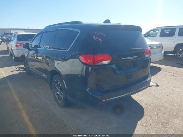 Продаж на аукціоні авто 2017 Chrysler Pacifica Touring-l, vin: 2C4RC1BG4HR633729, номер лоту: 45591591