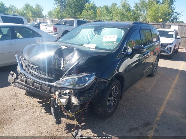 Продаж на аукціоні авто 2017 Chrysler Pacifica Touring-l, vin: 2C4RC1BG4HR633729, номер лоту: 45591591