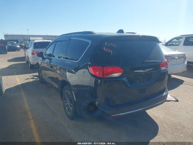 Продаж на аукціоні авто 2017 Chrysler Pacifica Touring-l, vin: 2C4RC1BG4HR633729, номер лоту: 45591591