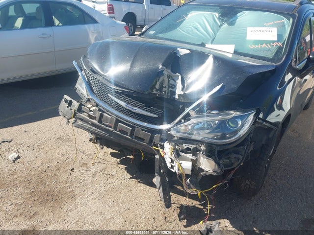 Продаж на аукціоні авто 2017 Chrysler Pacifica Touring-l, vin: 2C4RC1BG4HR633729, номер лоту: 45591591
