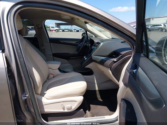 Продажа на аукционе авто 2017 Lincoln Mkc Premiere, vin: 5LMCJ1C94HUL52084, номер лота: 45591626