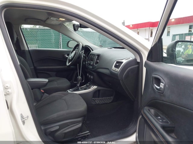 45591737 :رقم المزاد ، 3C4NJDAB8JT281656 vin ، 2018 Jeep Compass Sport 4x4 مزاد بيع