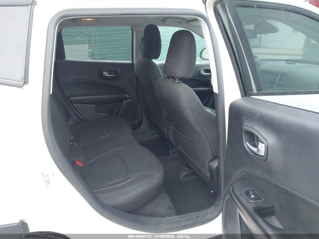 45591737 :رقم المزاد ، 3C4NJDAB8JT281656 vin ، 2018 Jeep Compass Sport 4x4 مزاد بيع