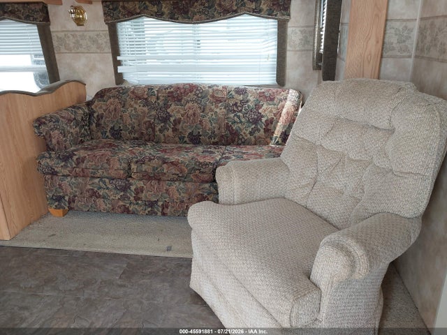 45591881 :رقم المزاد ، 4YDT30B2730309615 vin ، 2003 Keystone Hornet 3001b مزاد بيع