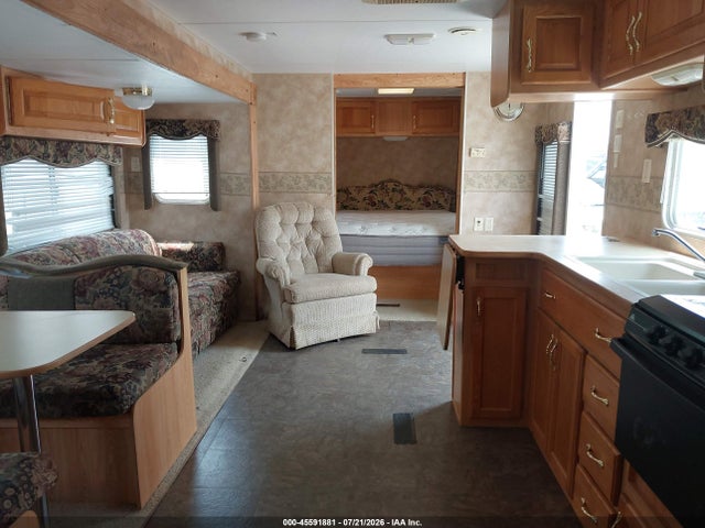 45591881 :رقم المزاد ، 4YDT30B2730309615 vin ، 2003 Keystone Hornet 3001b مزاد بيع
