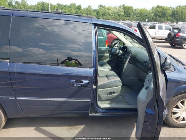 Продажа на аукционе авто 2005 Chrysler Town & Country Touring, vin: 2C4GP54L95R491290, номер лота: 45591935